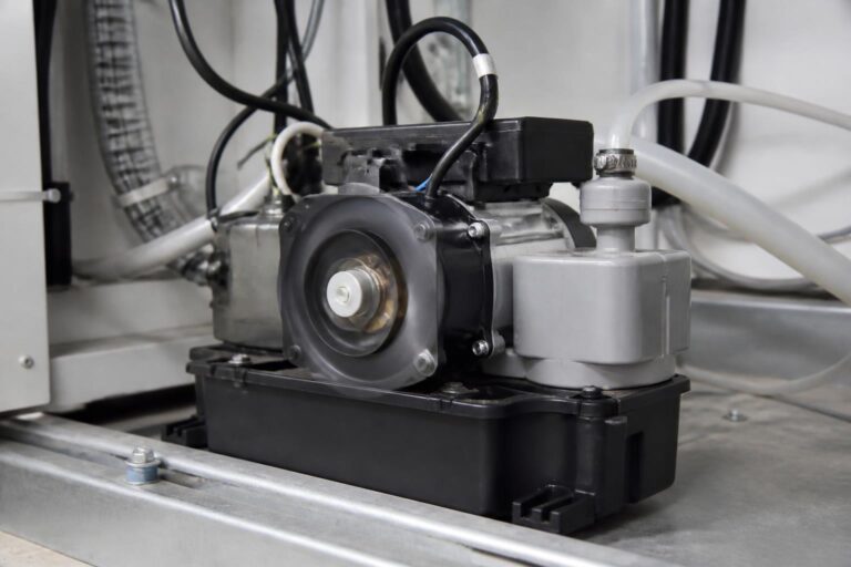 découvrez les causes des vibrations de la pompe de relevage de climatisation et nos astuces pour un fonctionnement silencieux et optimal de votre système.