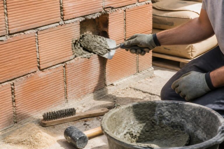découvrez comment reboucher efficacement un trou dans une brique creuse grâce à nos méthodes de scellement pratiques et nos astuces de finition pour un résultat durable et esthétique.