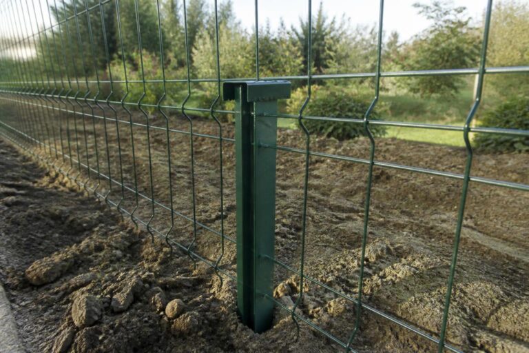 découvrez nos conseils pratiques pour orienter correctement un piquet de grillage en t et garantir une installation optimale et durable de votre clôture.