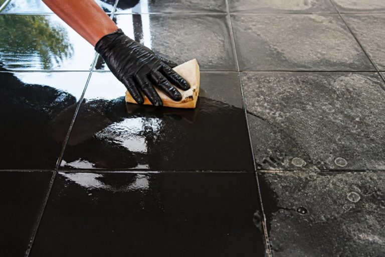 découvrez des astuces efficaces pour redonner éclat et profondeur à votre carrelage noir terni par le calcaire, en éliminant les traces et en protégeant durablement vos surfaces.