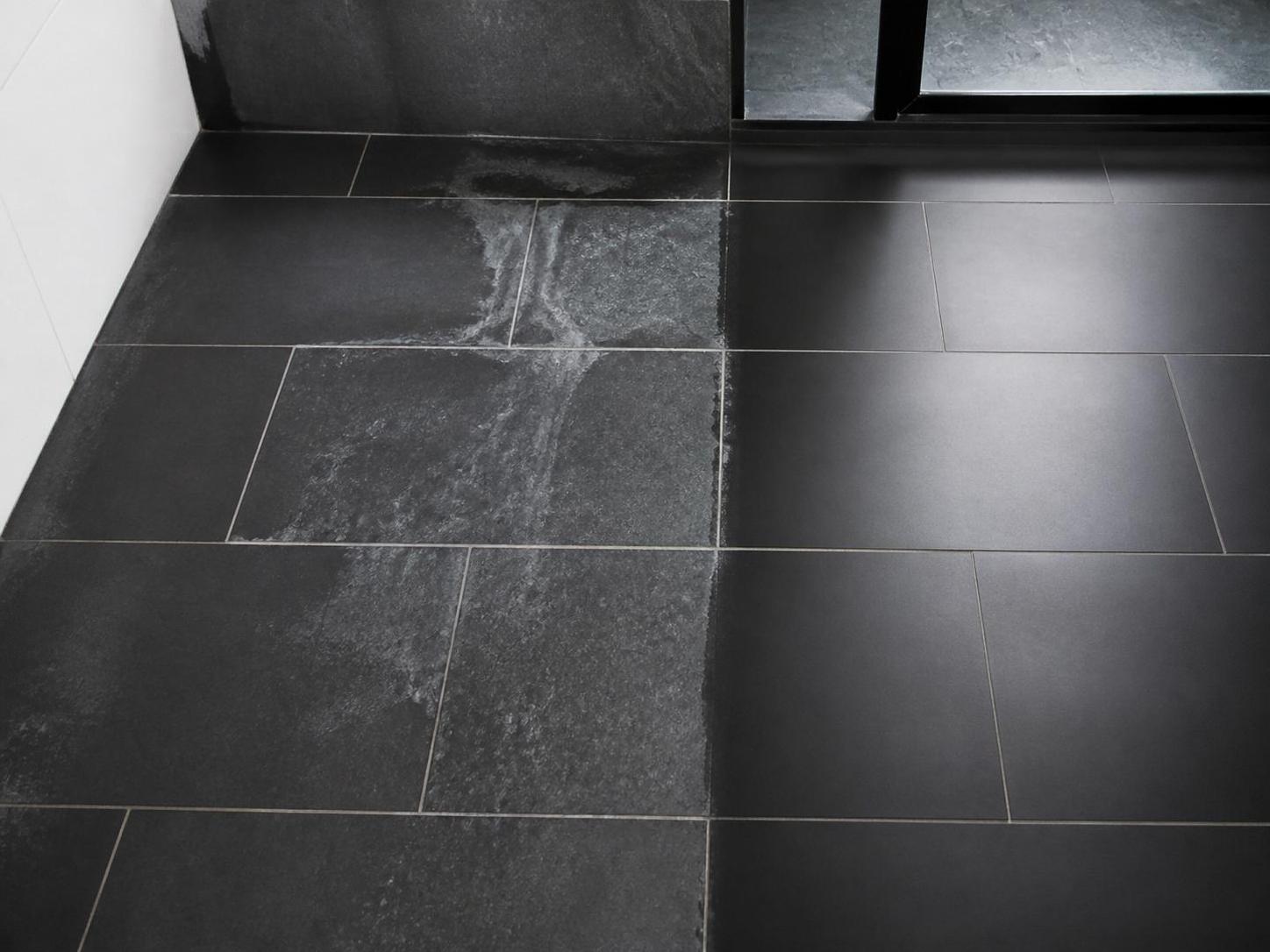 découvrez nos astuces efficaces pour redonner éclat et profondeur à votre carrelage noir terni par le calcaire, et retrouvez une surface propre et brillante facilement.