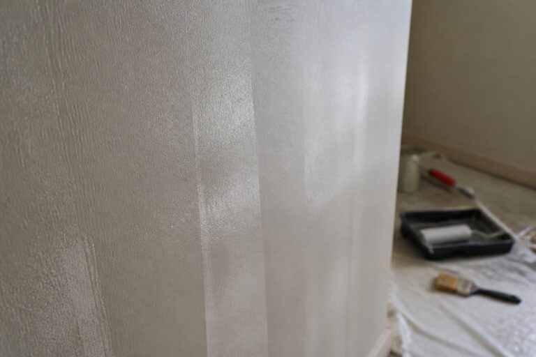 découvrez comment identifier et corriger les bandes visibles après la peinture grâce à un diagnostic précis, en comprenant leurs causes et en appliquant des solutions efficaces pour un rendu parfait.