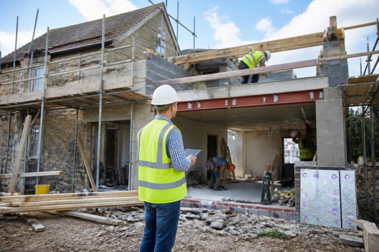 découvrez notre guide complet pour choisir le maître d’œuvre idéal lors de vos projets de construction, rénovation ou extension, et assurez la réussite de vos travaux.
