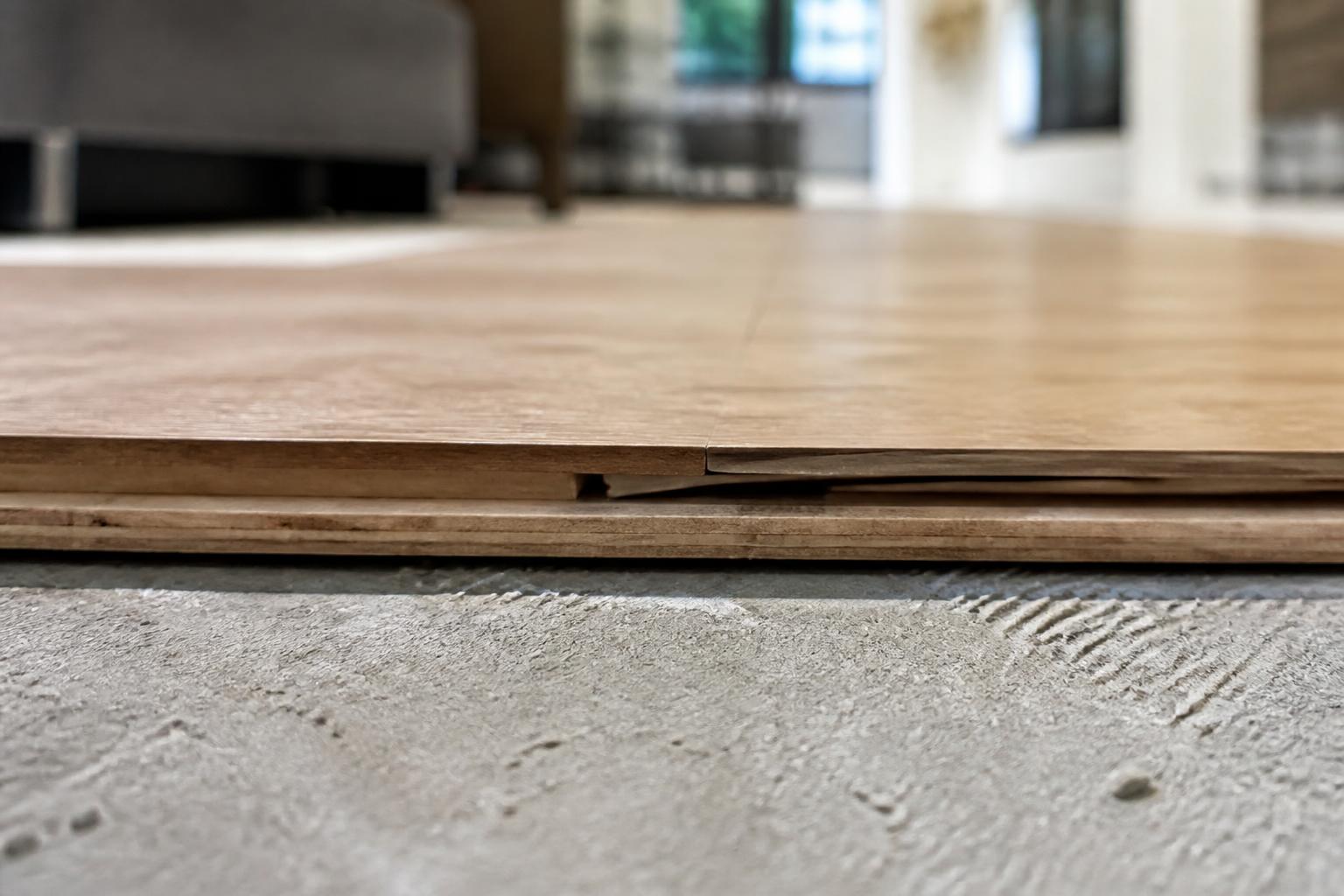 découvrez les causes des creux sous parquet flottant, évaluez les risques pour la structure de votre sol et apprenez les méthodes de réparation efficaces pour restaurer votre plancher.