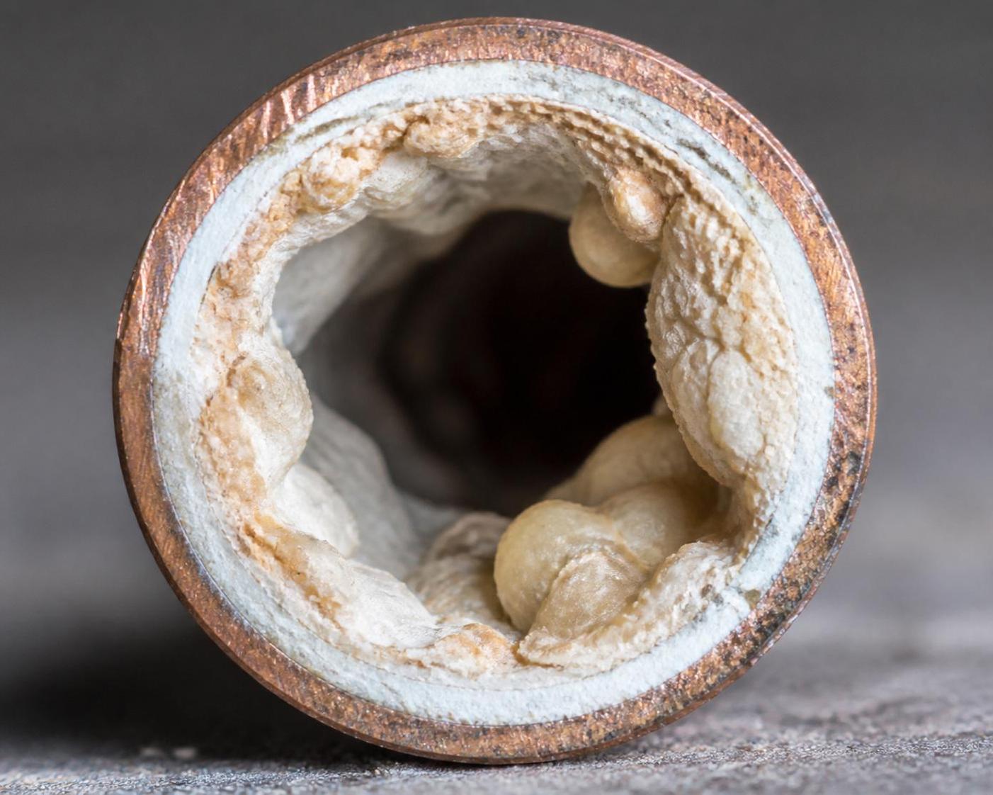 découvrez des méthodes efficaces pour détartrer les tuyaux en cuivre et éliminer le calcaire, garantissant ainsi un fonctionnement optimal de votre plomberie.