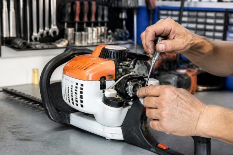 découvrez notre guide complet pour ajuster facilement le carburateur de votre taille-haie stihl hs 45 et garantir des performances optimales.