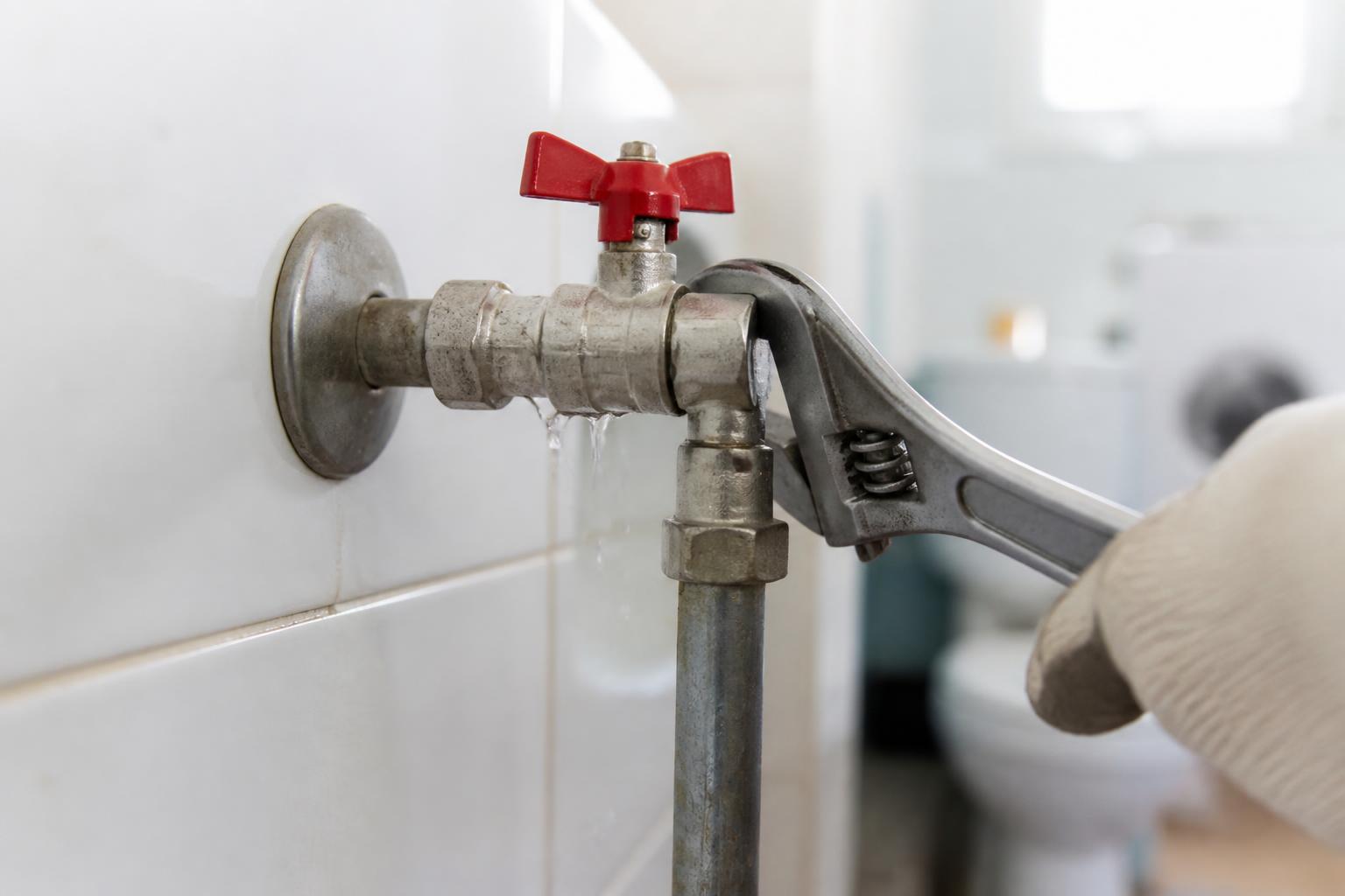 découvrez notre guide pratique pour réparer facilement une fuite sur le robinet d’arrivée d’eau générale et éviter les gaspillages d'eau.