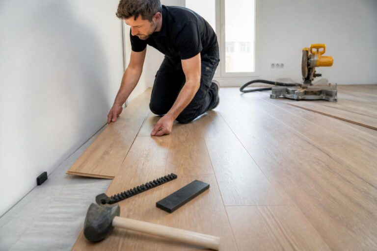 découvrez comment poser un parquet sans plinthe grâce à nos conseils pratiques pour une finition élégante et moderne, facile à réaliser.