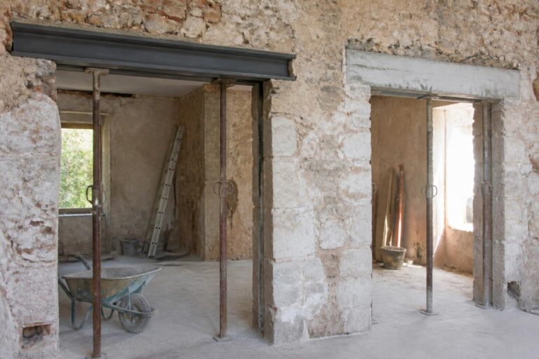 découvrez les avantages et les inconvénients des linteaux ipn et en béton pour percer un mur porteur, et choisissez l'option la mieux adaptée à votre projet de rénovation.