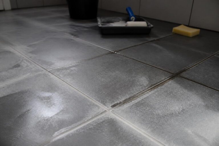 découvrez pourquoi le joint de carrelage blanchit en séchant, les causes principales de ce phénomène, et les méthodes efficaces pour y remédier et préserver la beauté de votre carrelage.