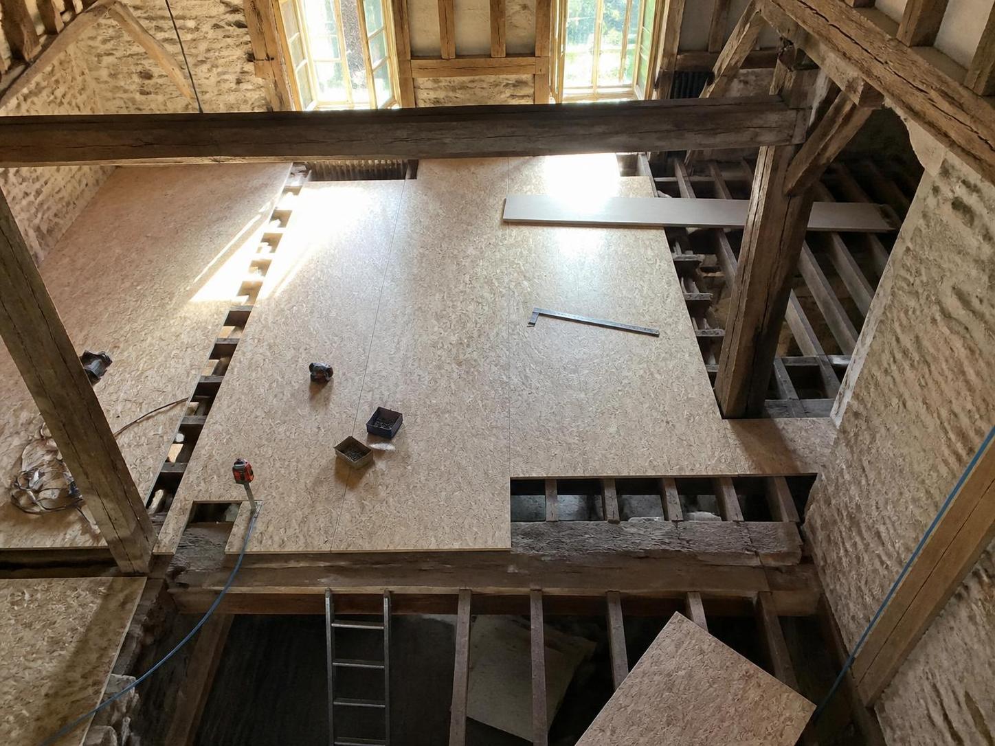 découvrez notre guide complet pour refaire un plancher sur poutres, alliant maîtrise technique et durabilité pour un résultat solide et pérenne.