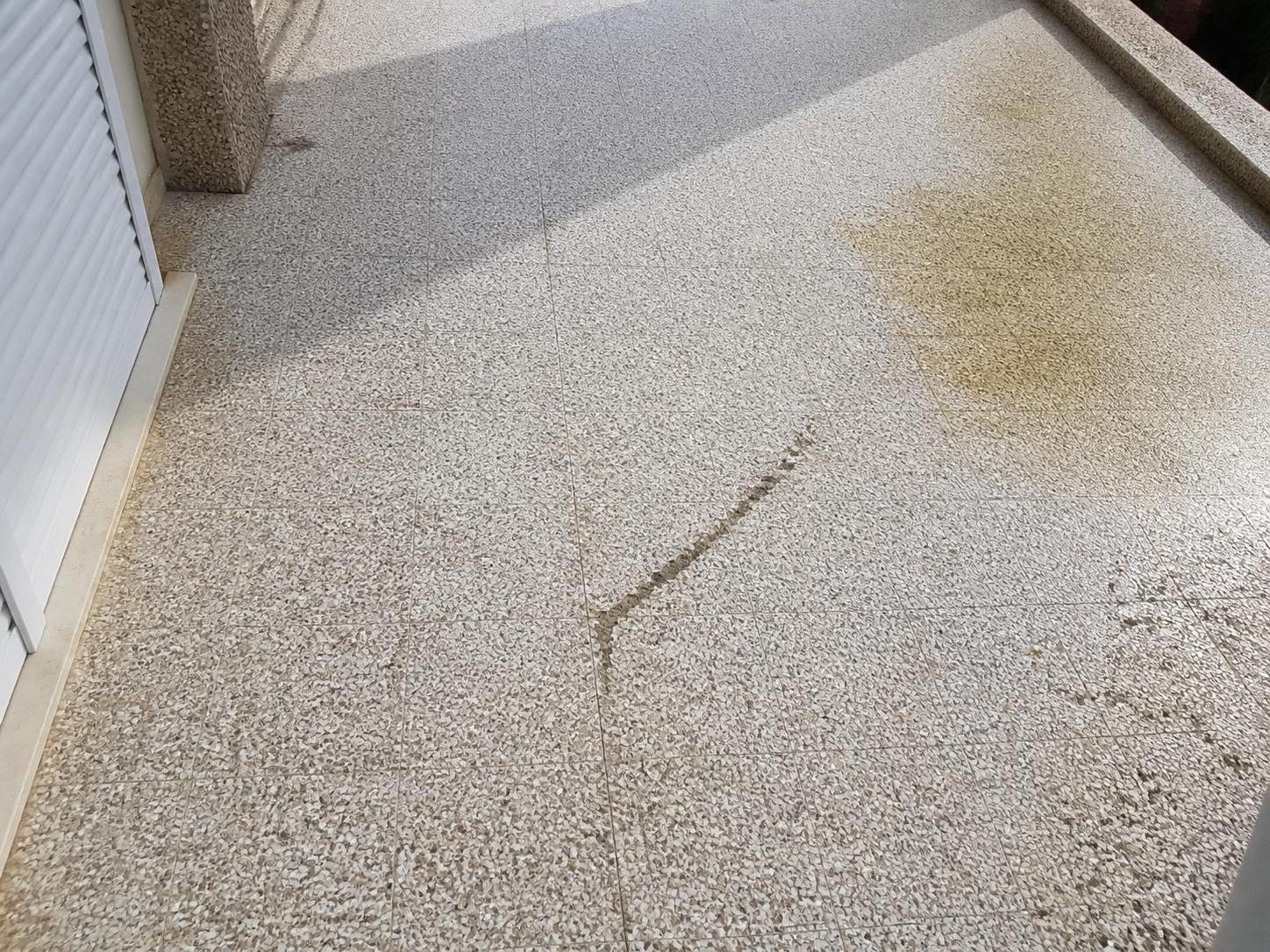 découvrez comment résoudre les problèmes courants des résines de marbre et tapis de pierre, en identifiant leurs causes et en maîtrisant les techniques de réparation efficaces.